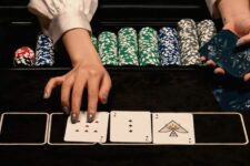 Một ván bài Poker tai Sunwin sẽ diễn ra như thế nào?